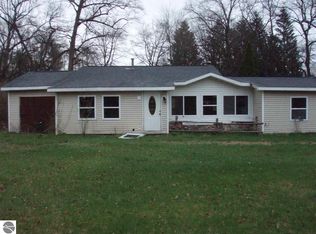 2306 W Ludington Dr, Farwell, MI 48622