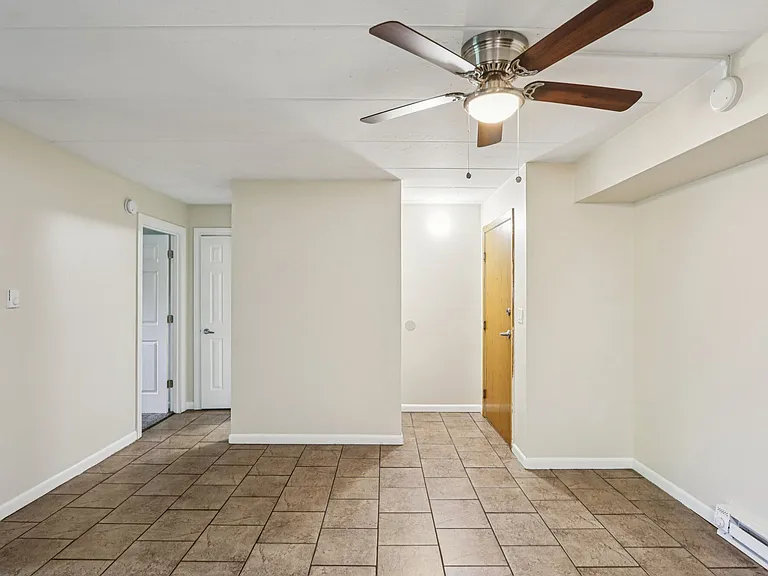 Regents Park Apartments — Photo 19