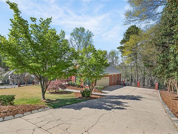 3rd image of 129 Oak Walk