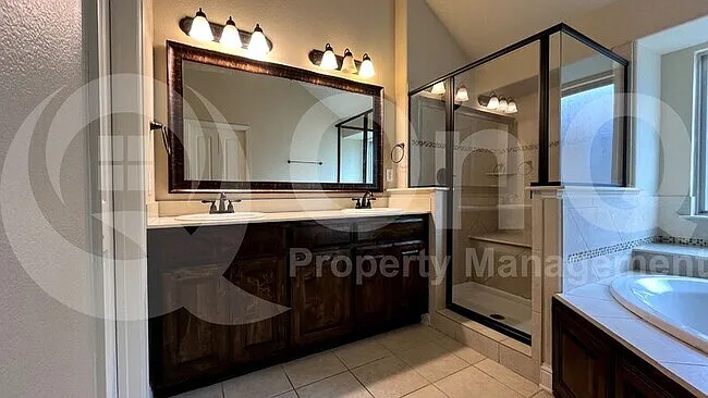 516 Brooke St — Photo 5
