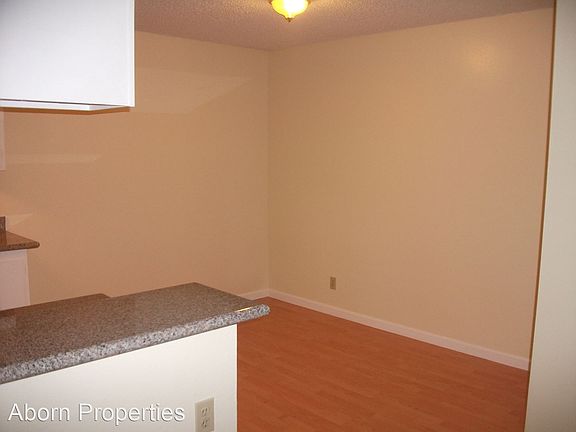 5th image of 247 N Capitol Ave Unit 284