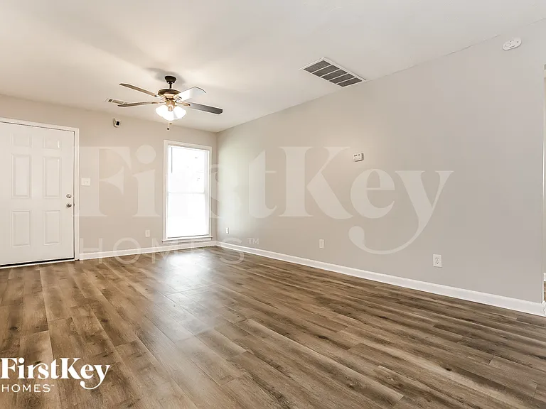 1910 Brownsville Rd #2 — Photo 3