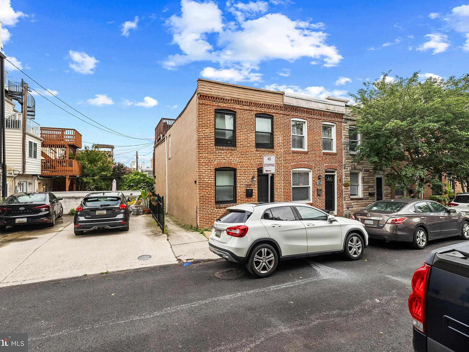 2 bed, 2.0 bath, 990 sqft, $3,000 — Photo 1