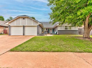 913 NE 4th St, Moore, OK 73160