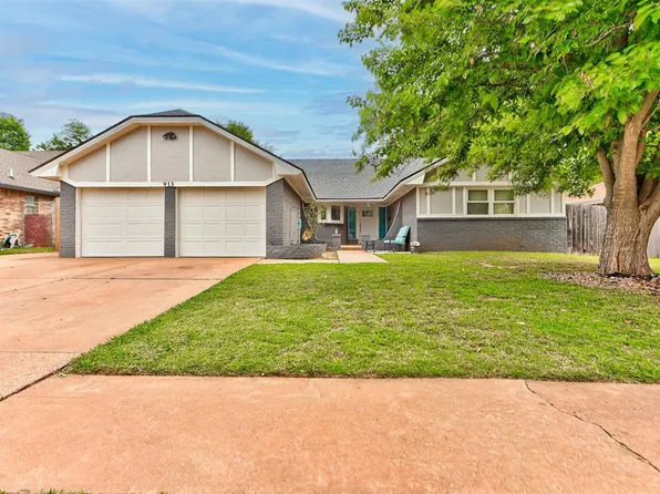 913 NE 4th St, Moore, OK 73160