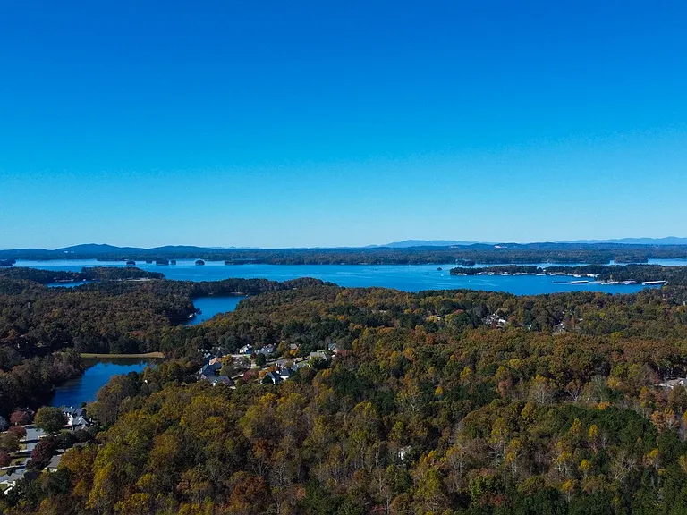 Beacon Lake Lanier — Photo 21