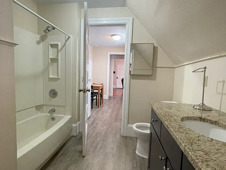 1051 W 4th St #3E — Photo 8