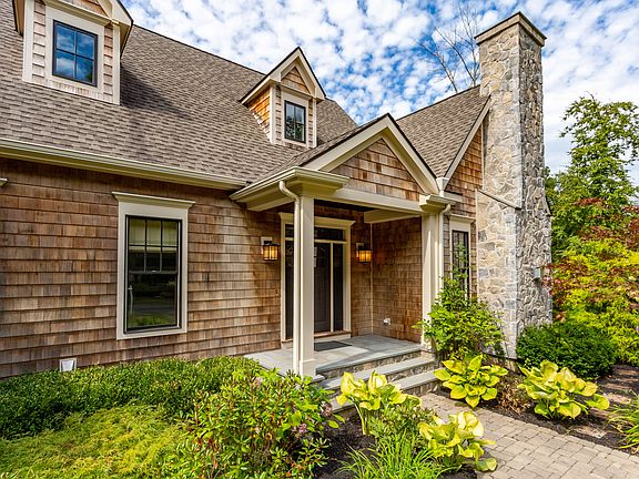 17 East Woodhaven Drive