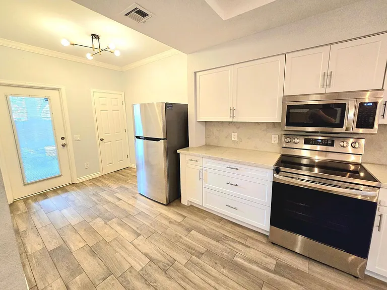 101 N 7th St #102 — Photo 6