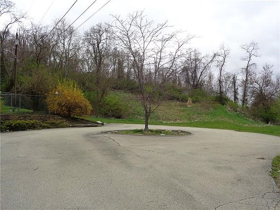Circular driveway, large enough to park many vehicles.