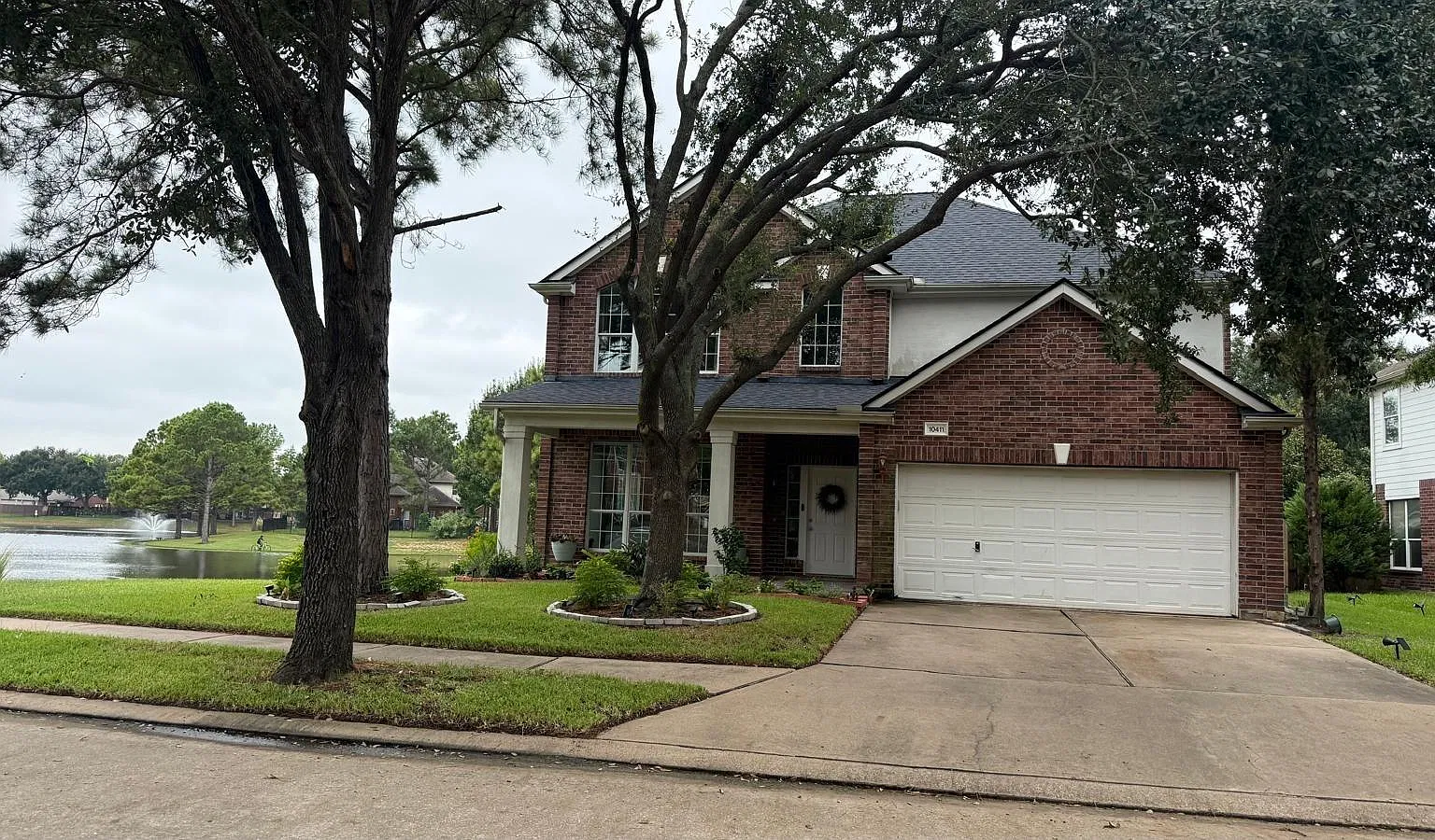 4 bed, 2.5 bath, 2528 sqft, $2,500 — Photo 1