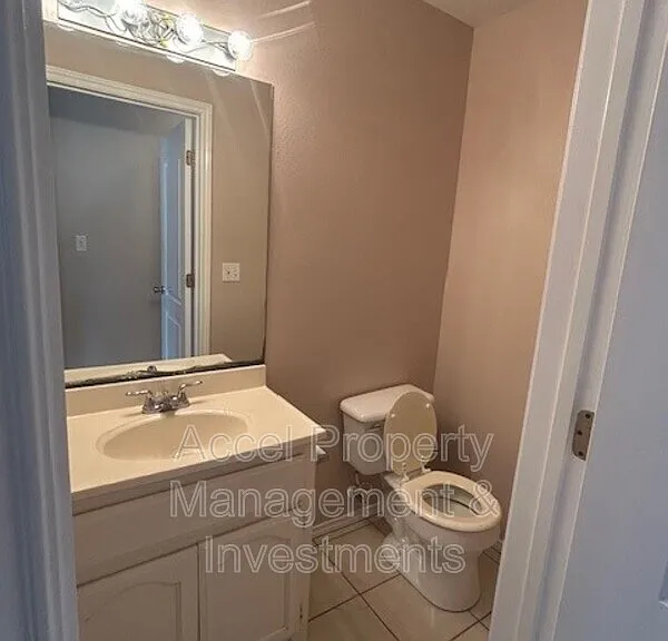 1522 W Nolana Ave #D — Photo 8
