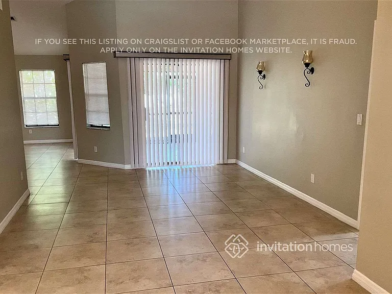 211 SE 19th Ter — Photo 6