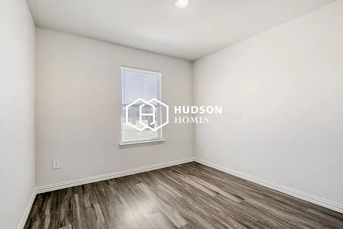 467 Bobbie St — Photo 8