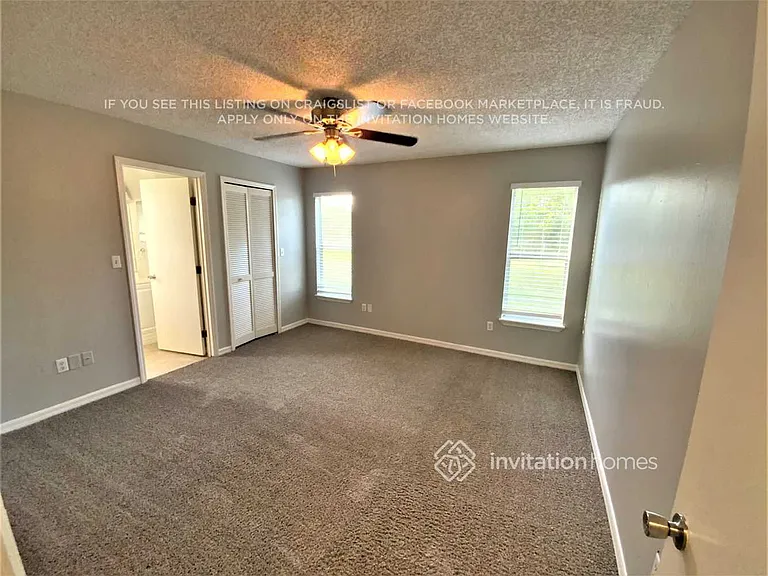 1025 Saint Johns St SE — Photo 5