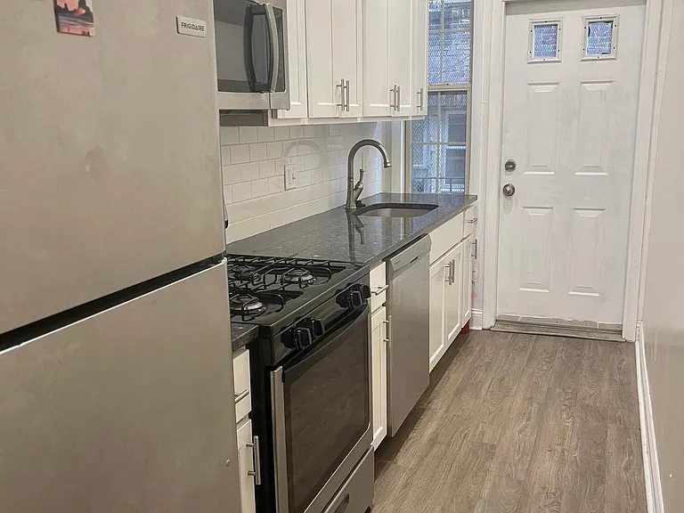 Alexandria Apartments — Photo 3