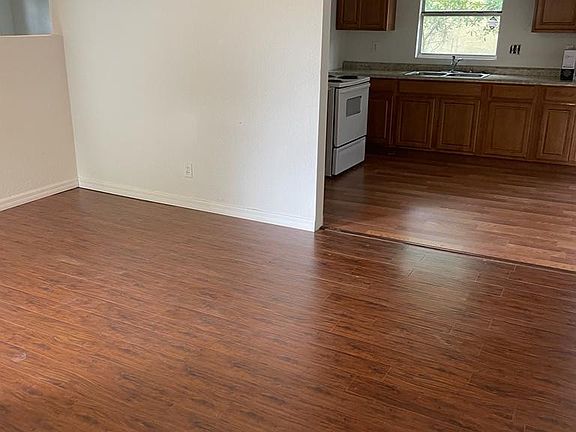 3rd image of 646 Whitehurst St