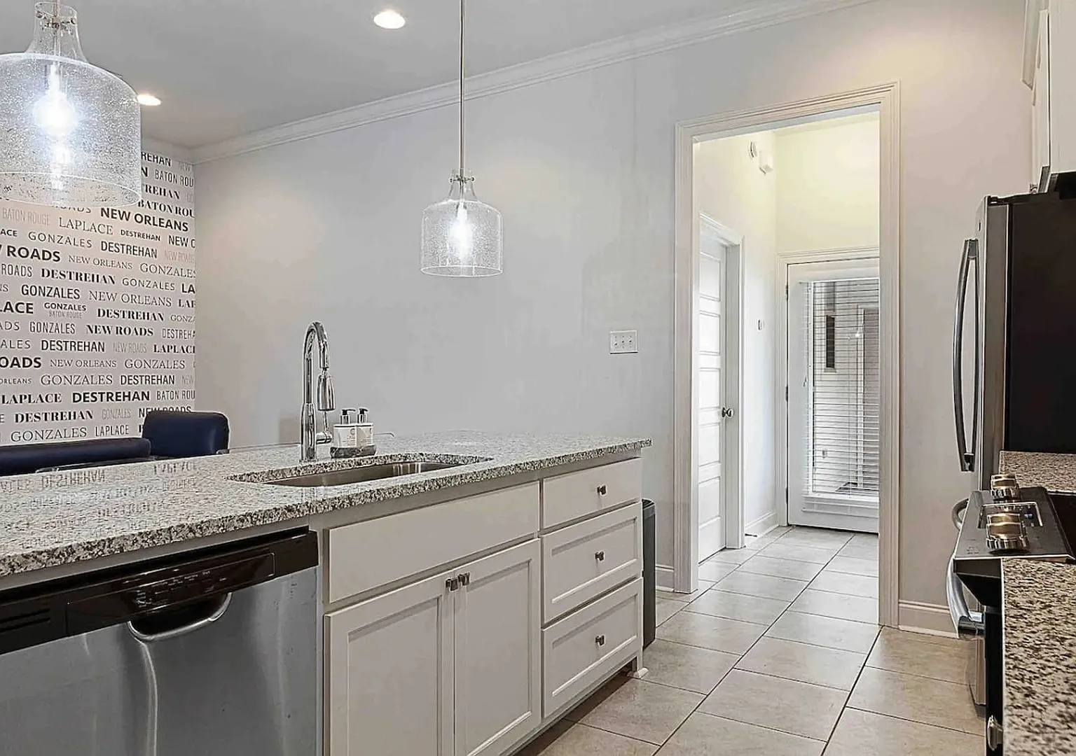 2 Bedroom Furnished Rental Near LSU|Short Term & Long Term Options Available — Photo 4