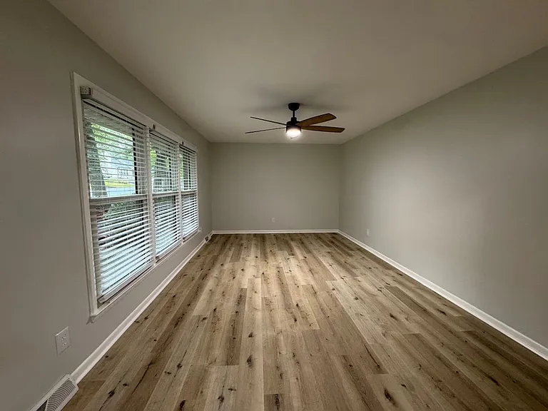 2205 Hathaway Dr — Photo 23