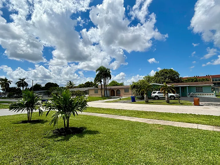 9162 NW 26th Pl — Photo 3