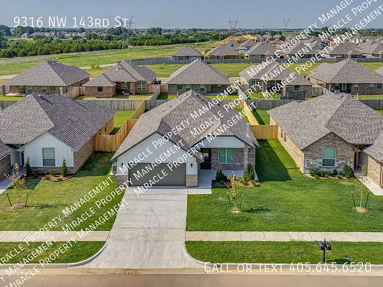 9316 NW 143rd St — Photo 42