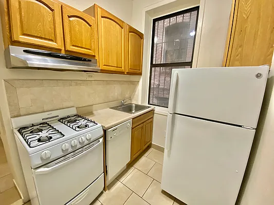 Rented by Crosstown Apartments NYC | media 25