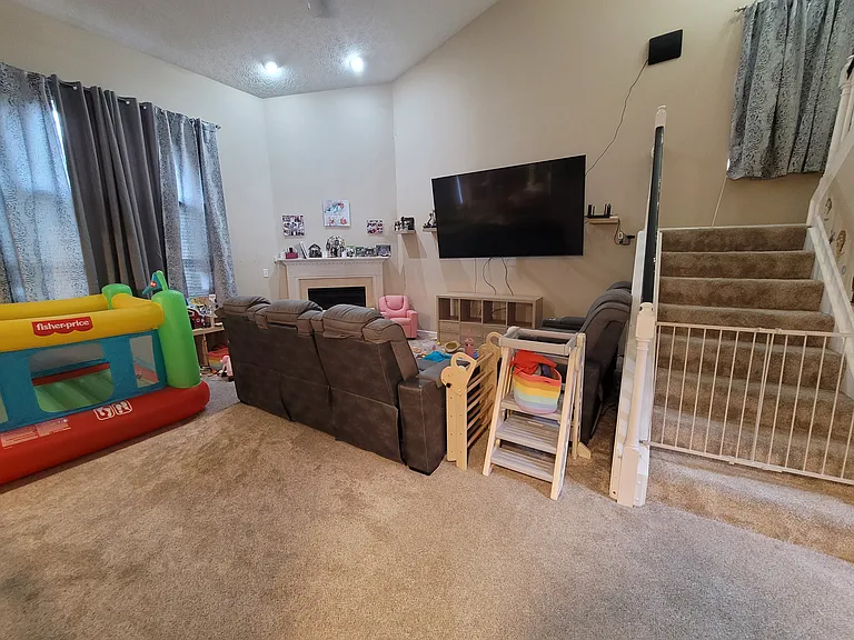 335 Thompson Dr — Photo 32