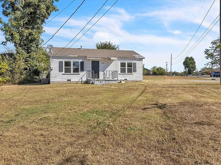 2000 N Douglas Blvd — Photo 3