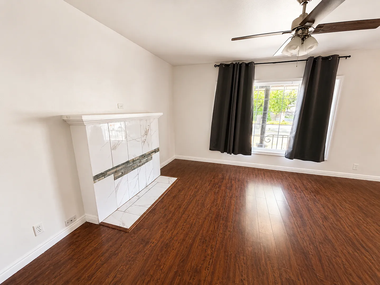 Spacious Two-Story Duplex in Old North Sacramento! — Photo 2