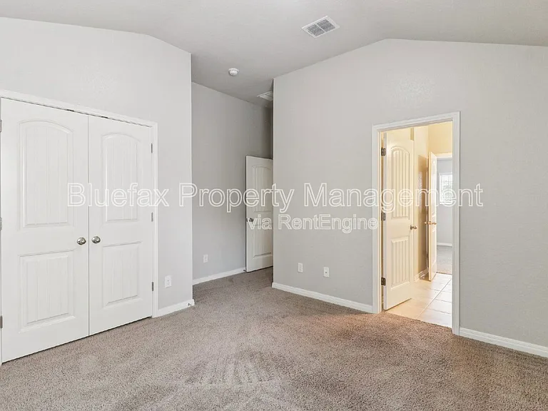 13840 Tribeca — Photo 30