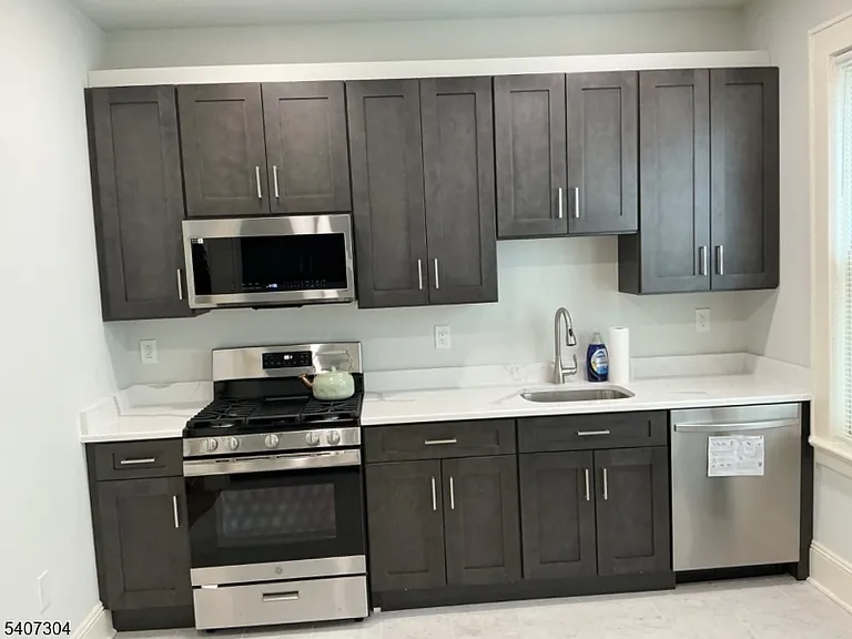 176 Weequahic Ave #2 — Photo 19