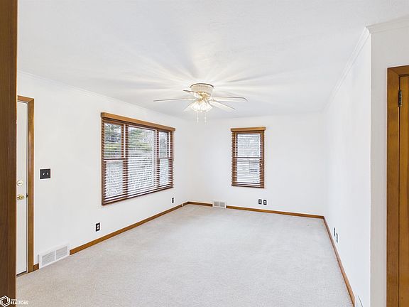 5th image of 909 S 7th St