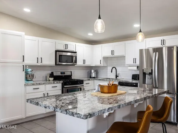 129 N Columbus Blvd, Tucson, AZ 85711