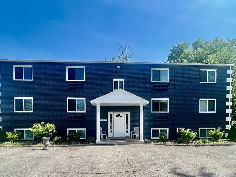 628 Steele Street — Photo 1