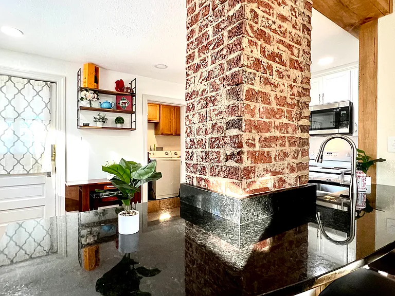 Valleyview Dr — Photo 3