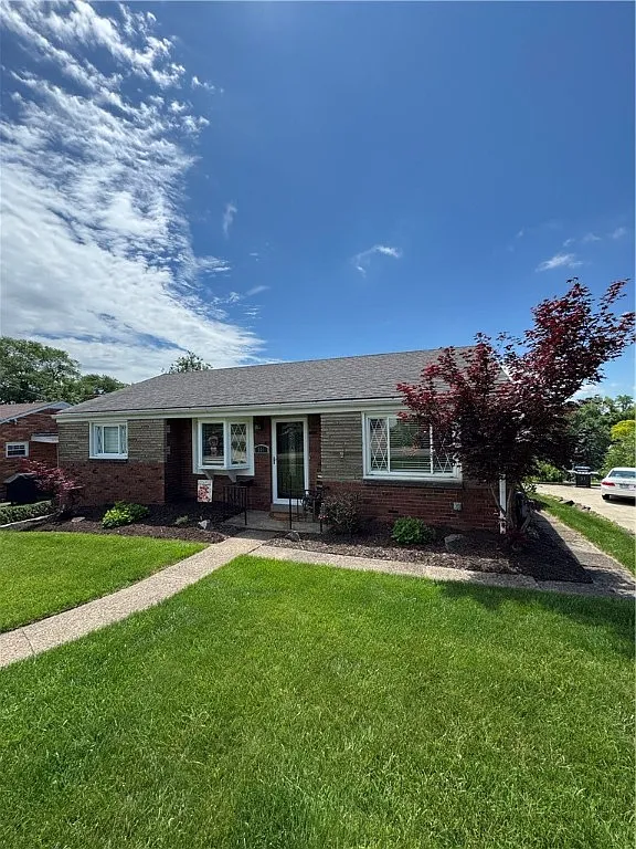 561 Marylea Ave photo 1