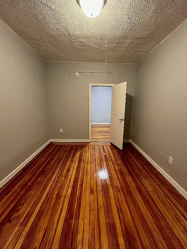 55 Nagle Avenue — Photo 2
