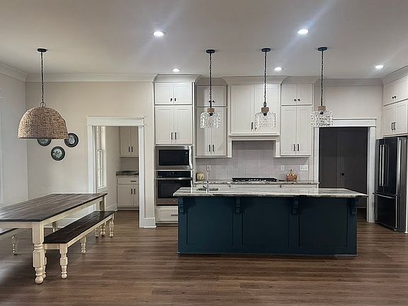 3rd image of 22060 Shipley Hollow Rd