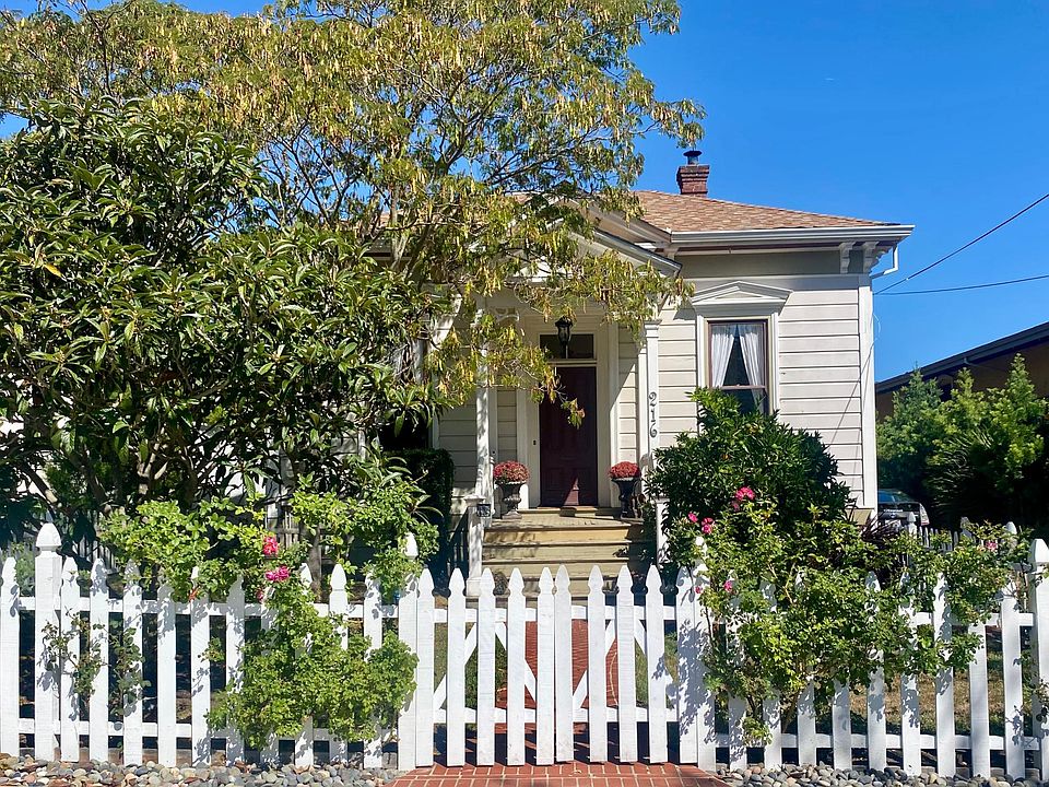 Front view of Victorian