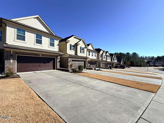 3rd image of 305 Alamosa Pl