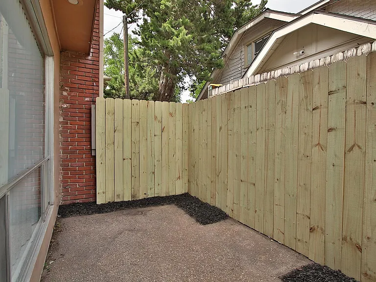 1733 Commonwealth St — Photo 16