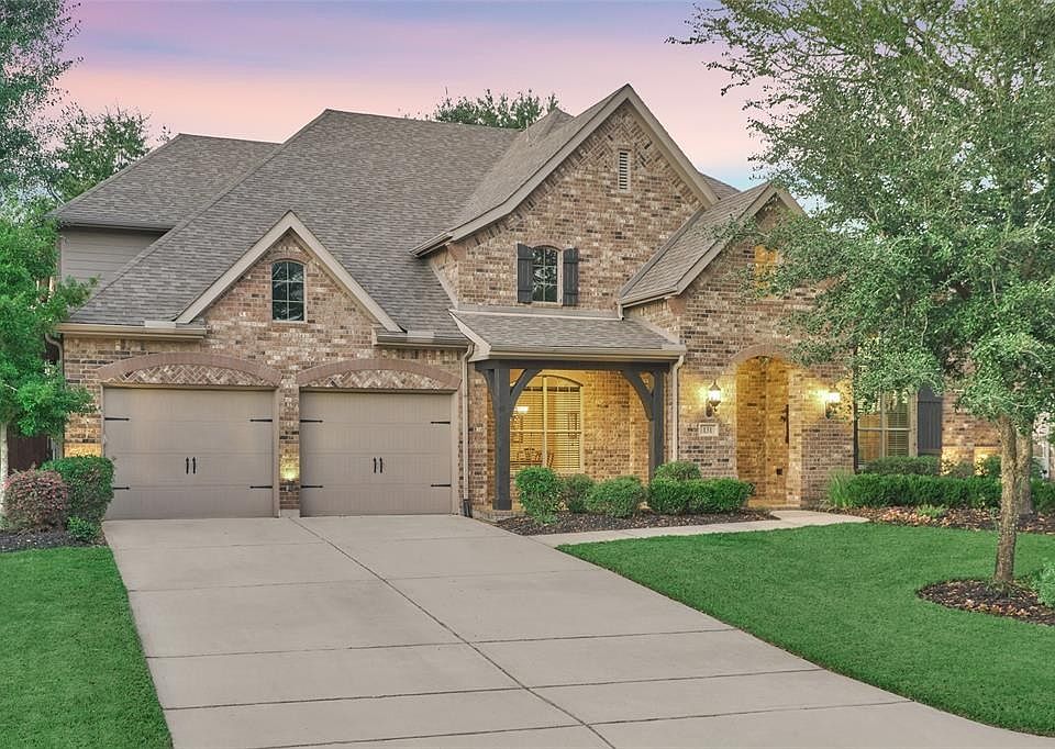 1st image of 131 Stonehedge Pl