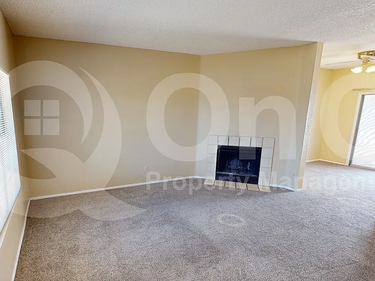 1970 N Hartford St #5 — Photo 2