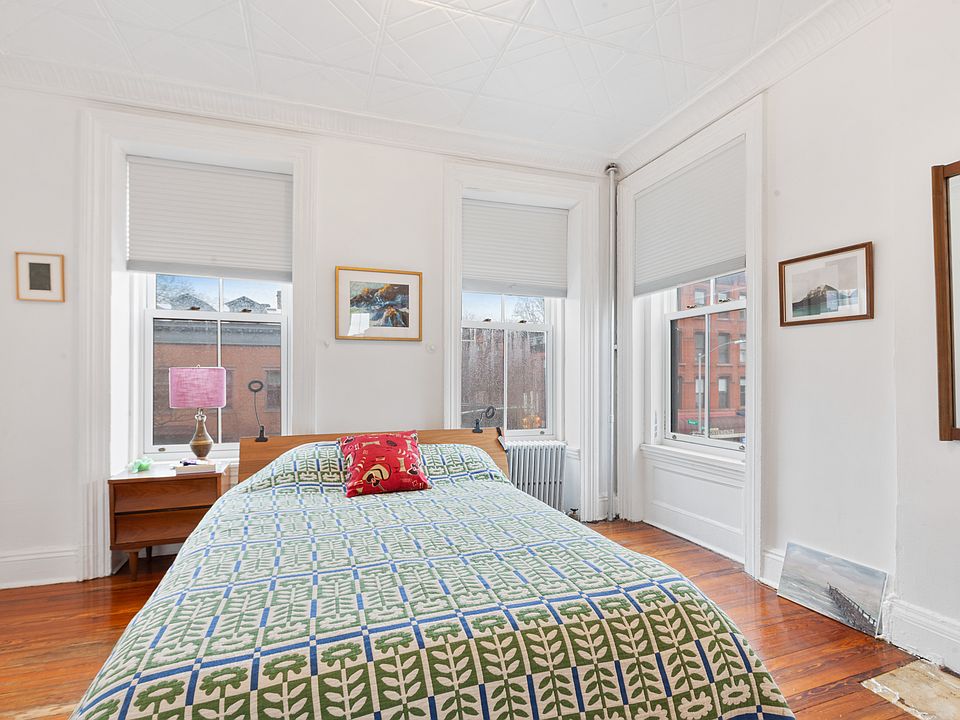 1st image of 484 Henry St #3