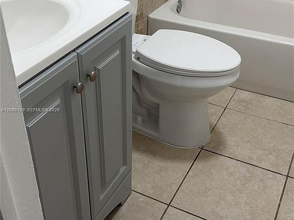 5th image of 28 SW 8th St Unit 2