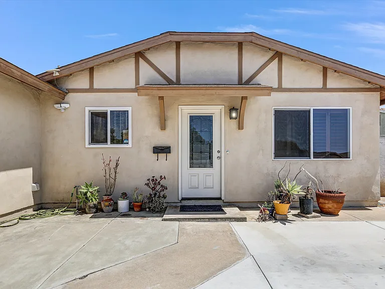 2683 Caulfield Dr — Photo 16