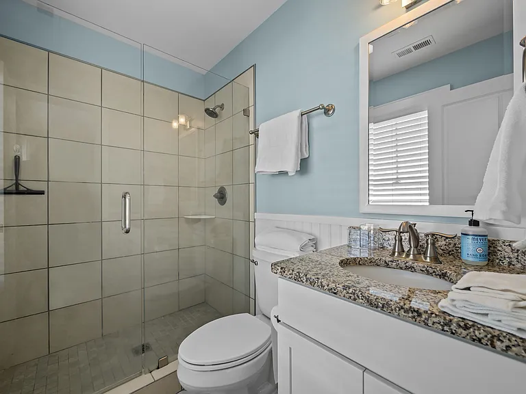 107 W Bogue Blvd #5 — Photo 2