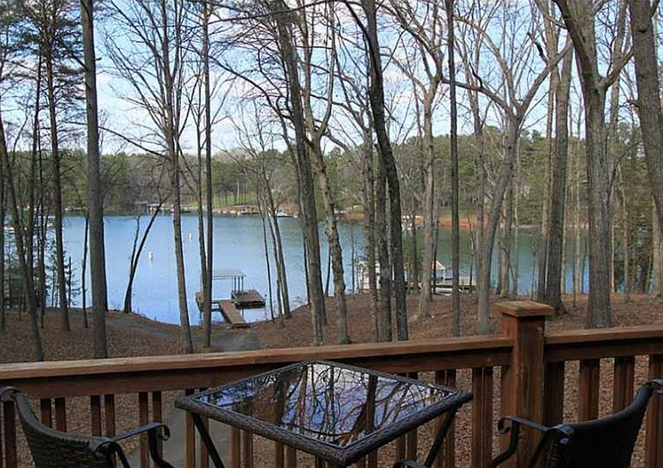 1st image of 3235 Lakeside Dr