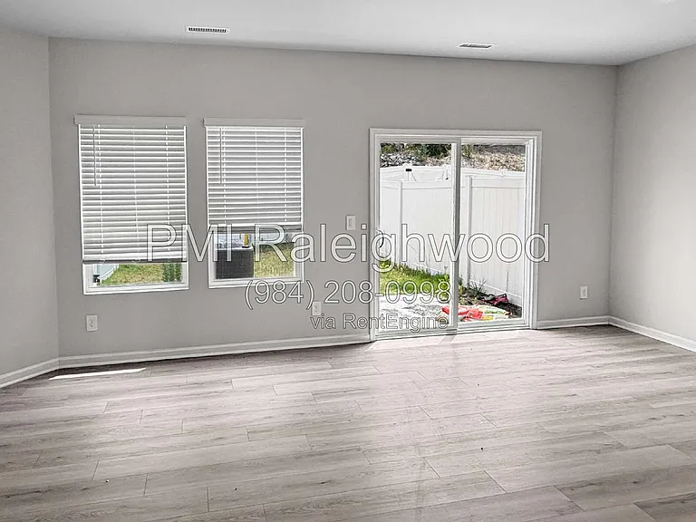 671 Rolling Fields Dr — Photo 10