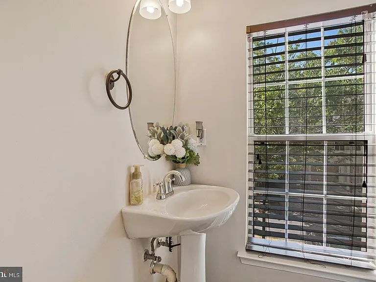 13902 Barrington Ln — Photo 12